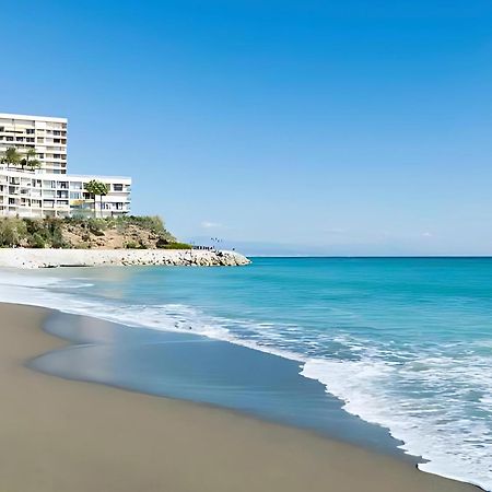 Cozy And Bright Flat With Pool Apartman Torremolinos Kültér fotó