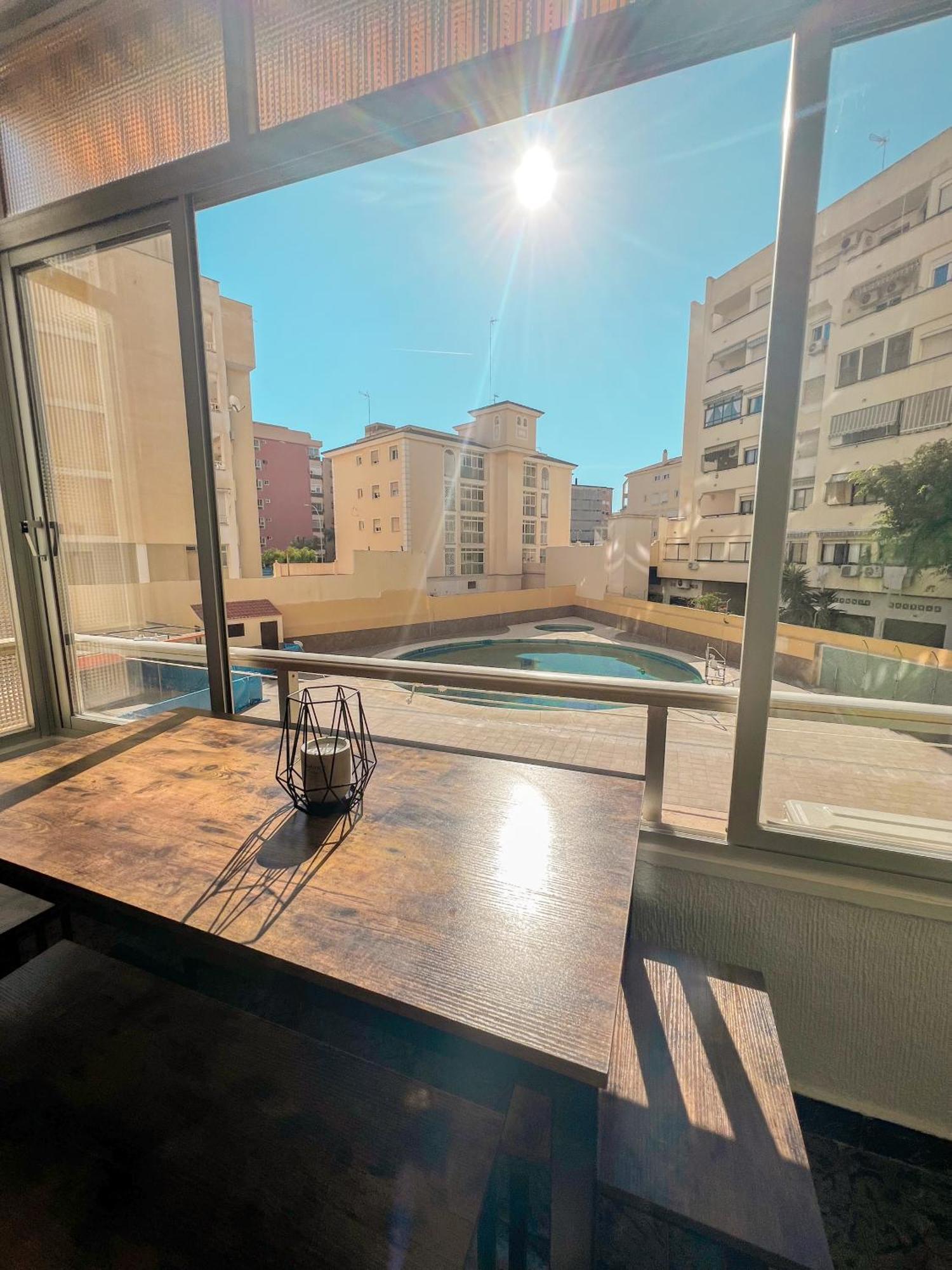 Cozy And Bright Flat With Pool Apartman Torremolinos Kültér fotó