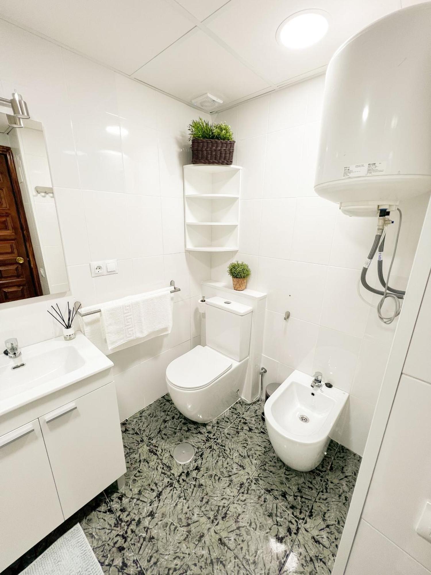 Cozy And Bright Flat With Pool Apartman Torremolinos Kültér fotó
