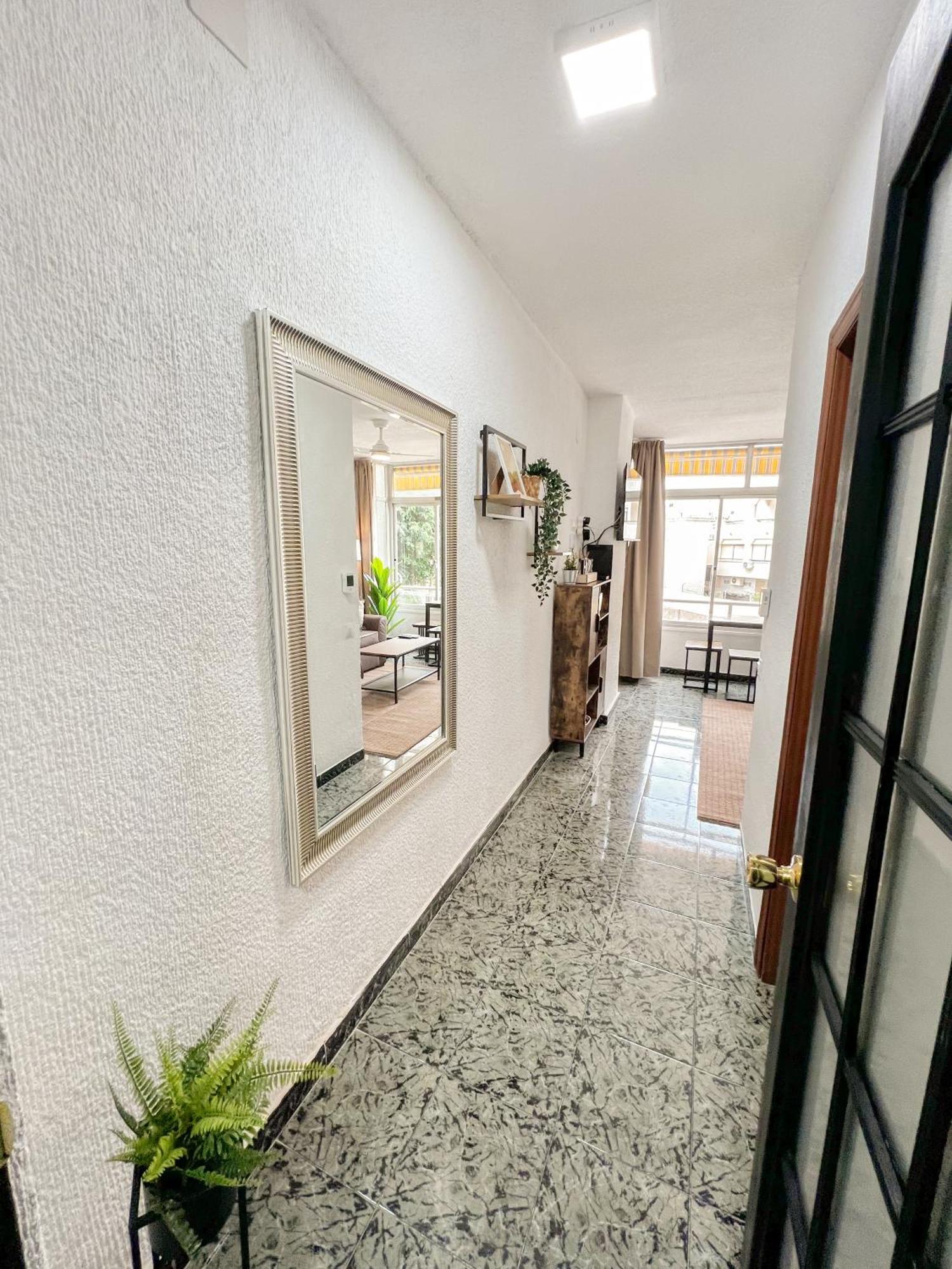 Cozy And Bright Flat With Pool Apartman Torremolinos Kültér fotó