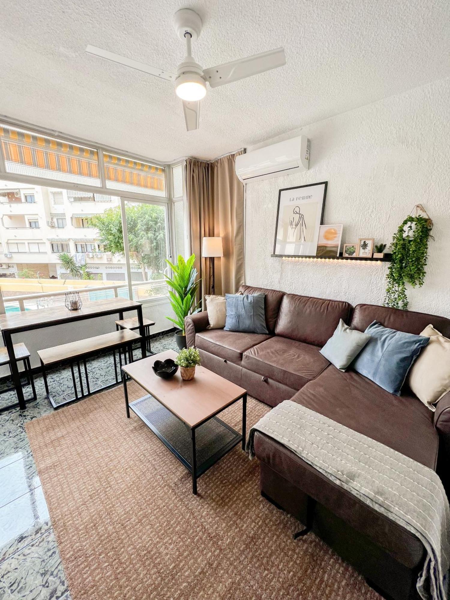Cozy And Bright Flat With Pool Apartman Torremolinos Kültér fotó