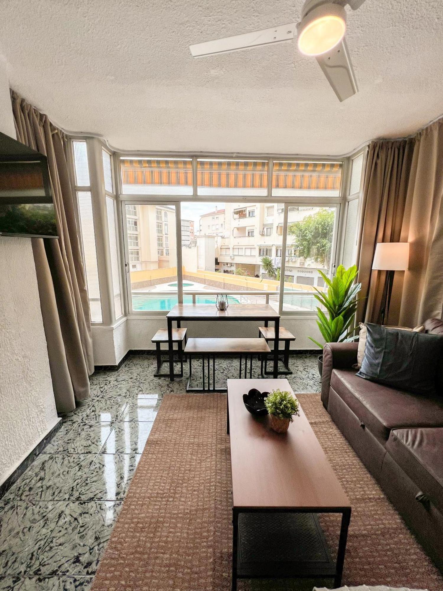 Cozy And Bright Flat With Pool Apartman Torremolinos Kültér fotó