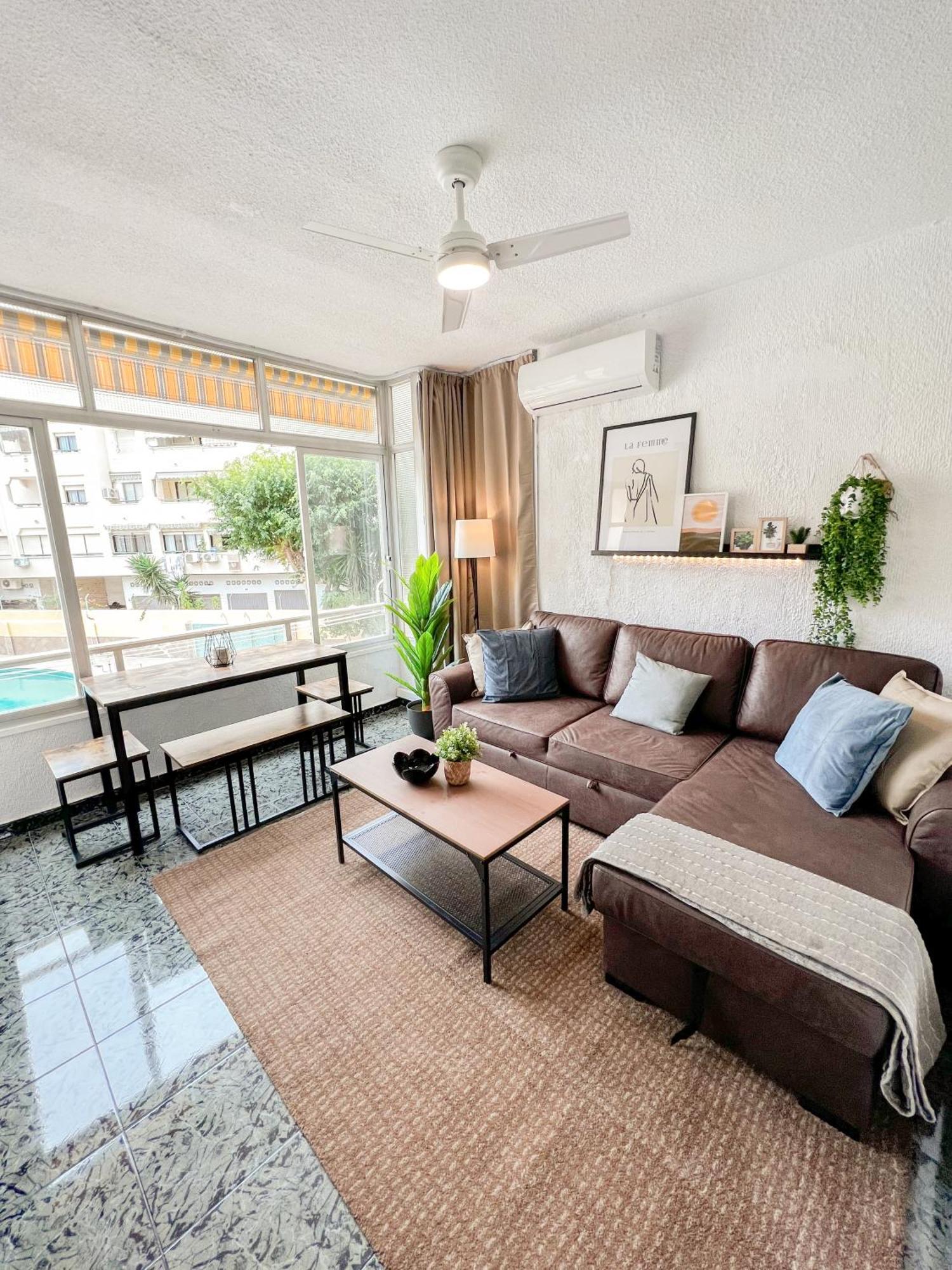 Cozy And Bright Flat With Pool Apartman Torremolinos Kültér fotó